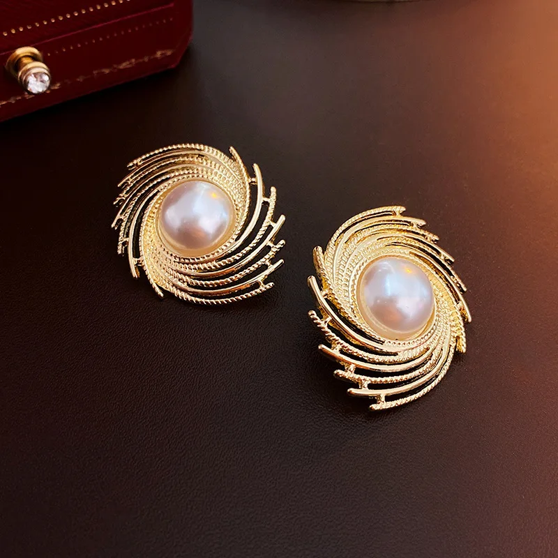 

Antique Universe Shape Earrings for Women Gold Plating Vintage Coloured Pearl Earrings