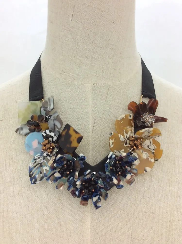 
Top Fashion Blue Resin Flower Necklacewomen Pendant Necklace 