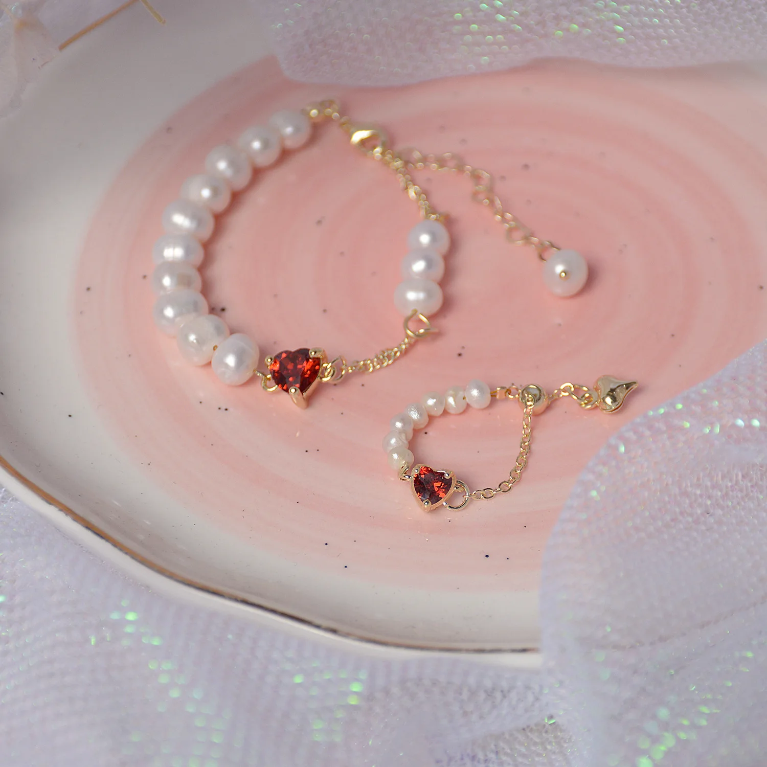 

Vershal D111 Korean 18k Gold Plated Retro Ruby Zircon Heart Pearl Beaded Bracelet For Women