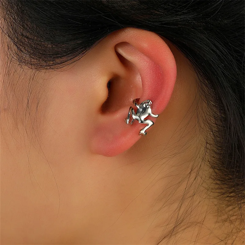 

Unique Design Animal Frog Ear Clip Black Silver Solid Color Copper Ear Cuff Earrings Female Non Piercing Simple Earcuff
