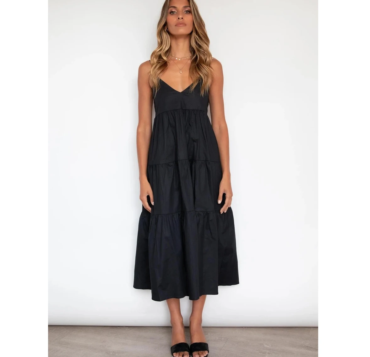 

Women's V-neck spaghetti strap Layered dress