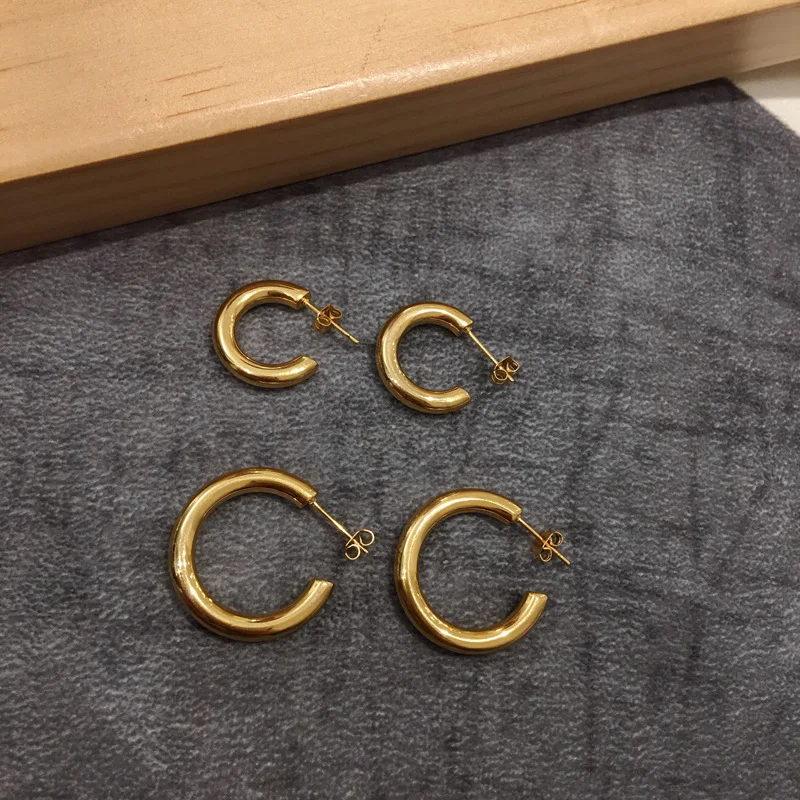 

Eco Friendly Material Plain Stainless Steel C Shape Statement Earring Real Gold Filled Small Hoop Earring