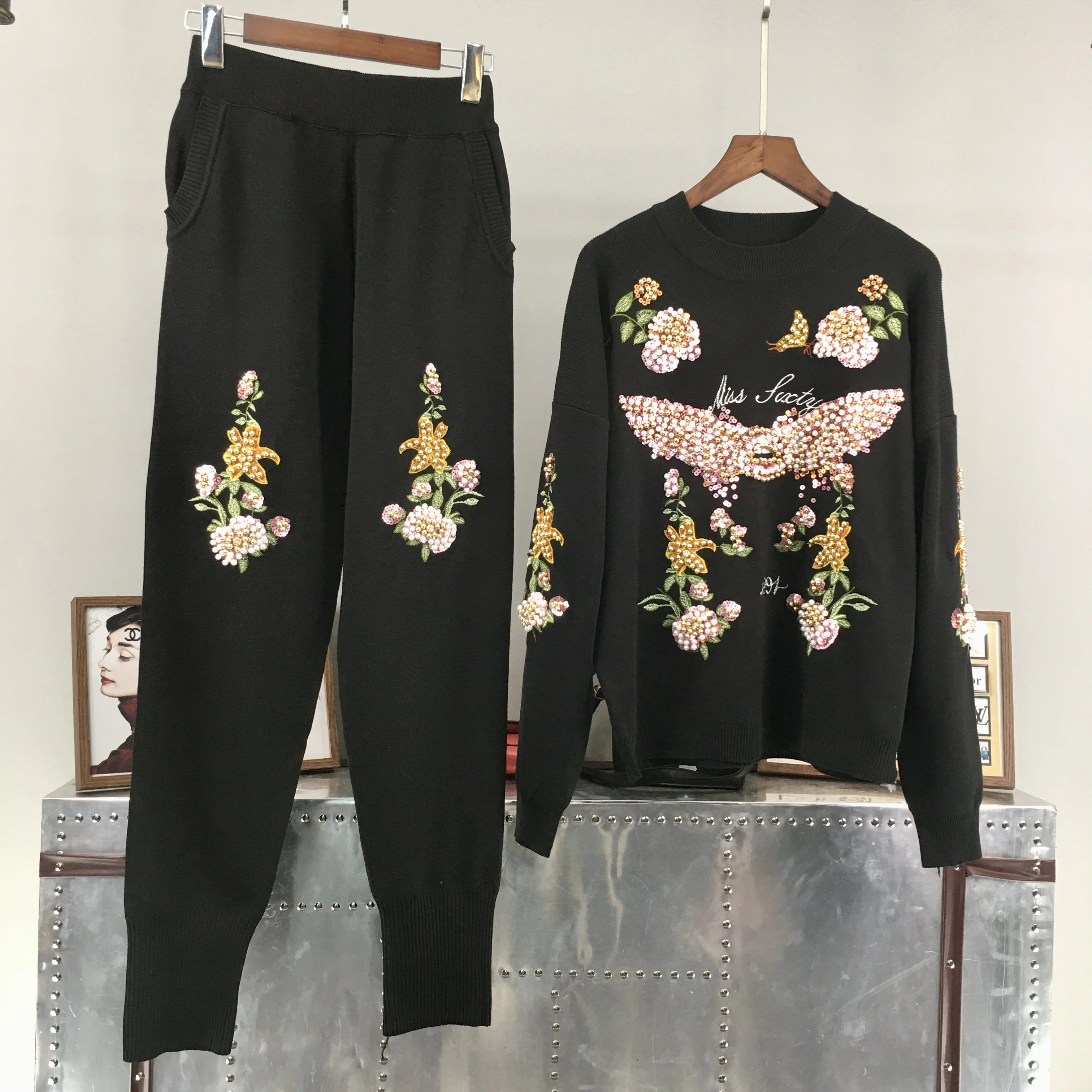 

2020 New Women's European floral Sequin Beadings stitch embroidery Long Sleeve Knitted sweater Shirt Pants Suit two piece set, Picture