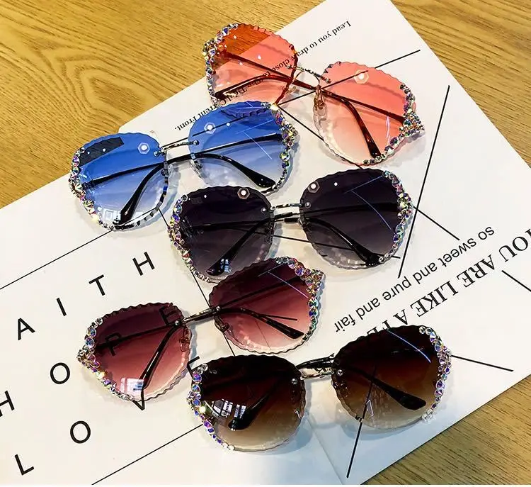 

Vintage Oversized Rhinestone Sun Glasses Square Shape Eyewear Diamond Sun Glasses Women Sunglasses 2021