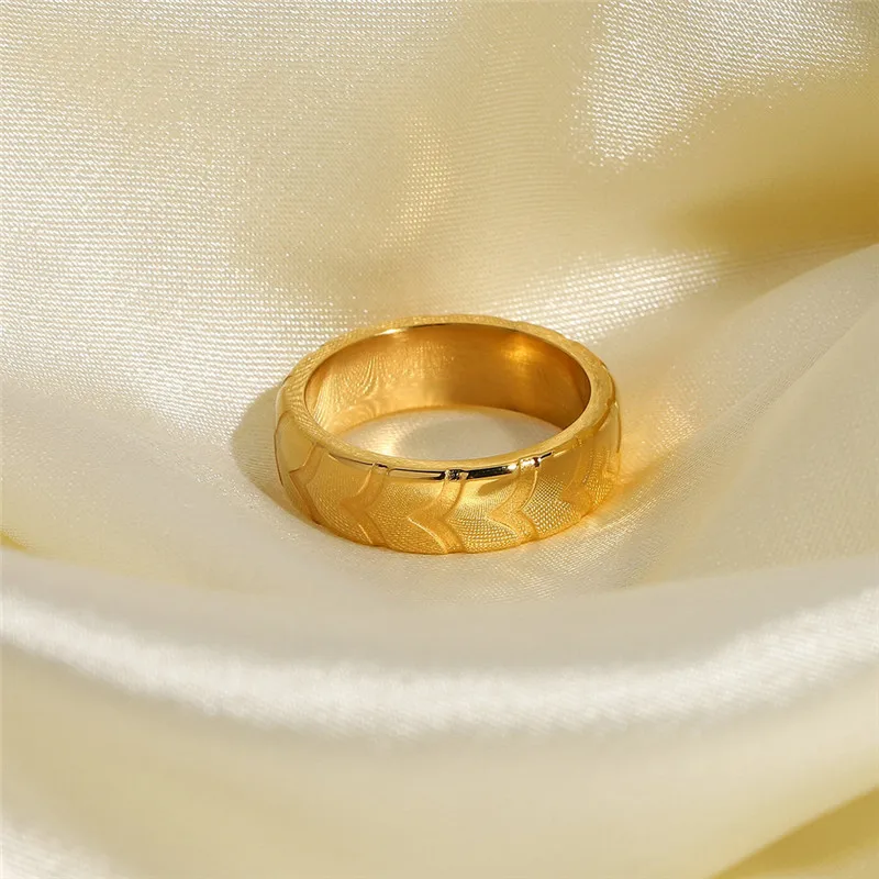 

Gattara 18K Gold-plated Threaded Ring Stainless Steel Finger Gold Jewelry Neutral Hot Selling
