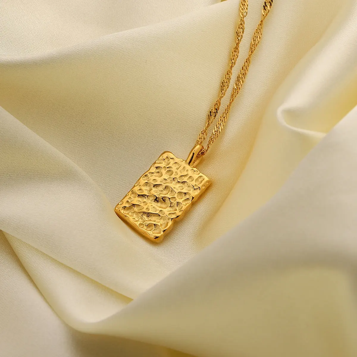 

Vintage Irregular Texture Square Necklaces 18K Gold Plated 316L Stainless Steel Textured Pendant Necklace For Women YF3284