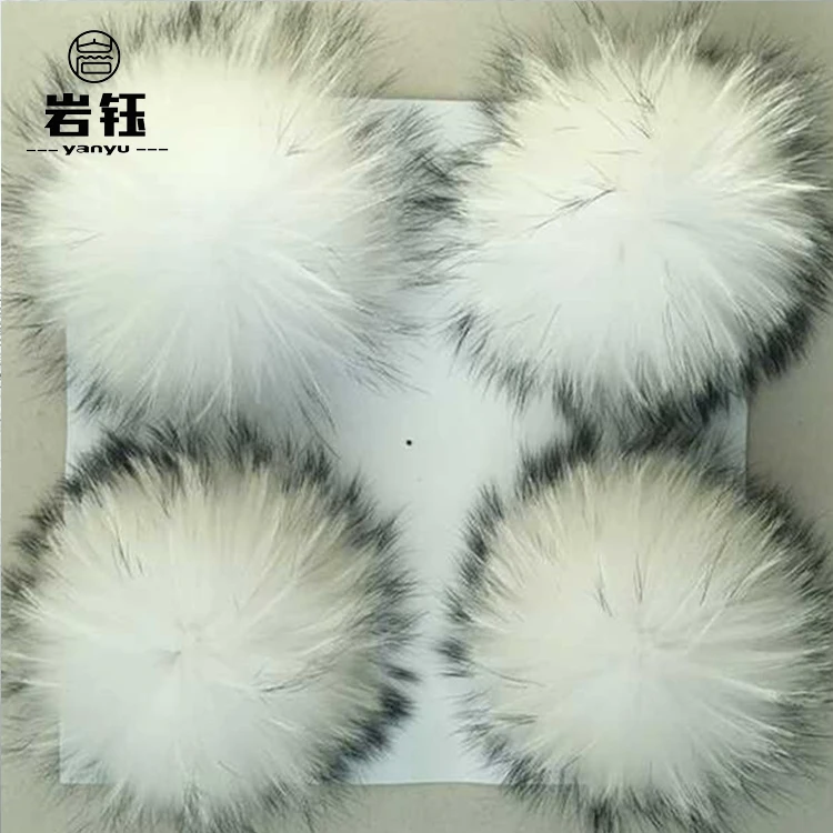 
Wholesale Cheap Price 12 cm Natural Color Detachable Real Raccoon Fur Pompom Ball For Beanie Hats 