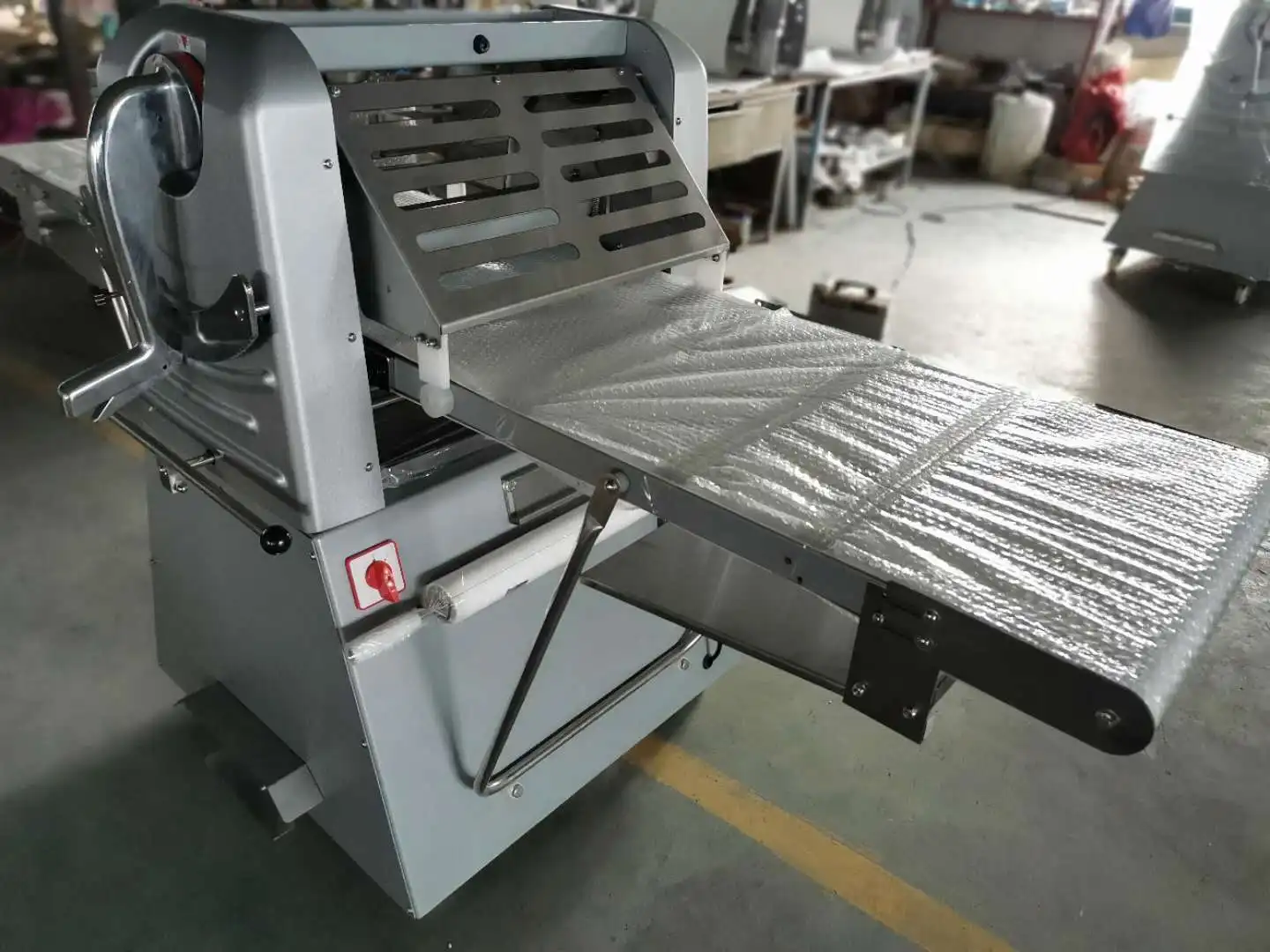 China Tabletop Samosa Dough Sheeter For Coissant Portable Malaysia