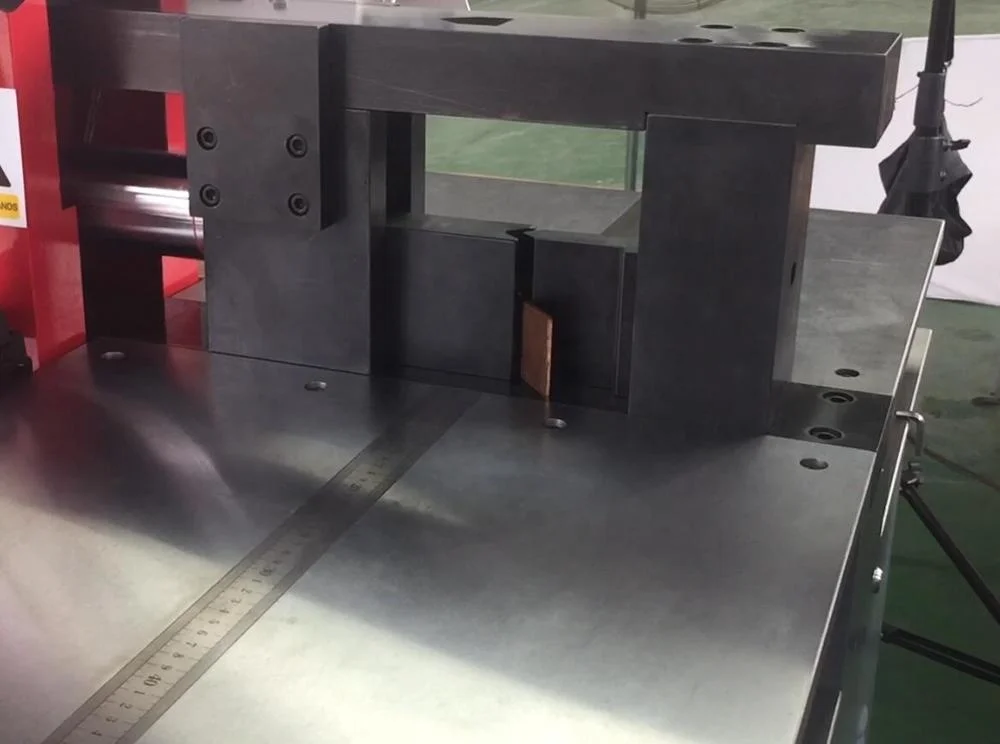 
Copper busbar processing machine three station busbar processor 