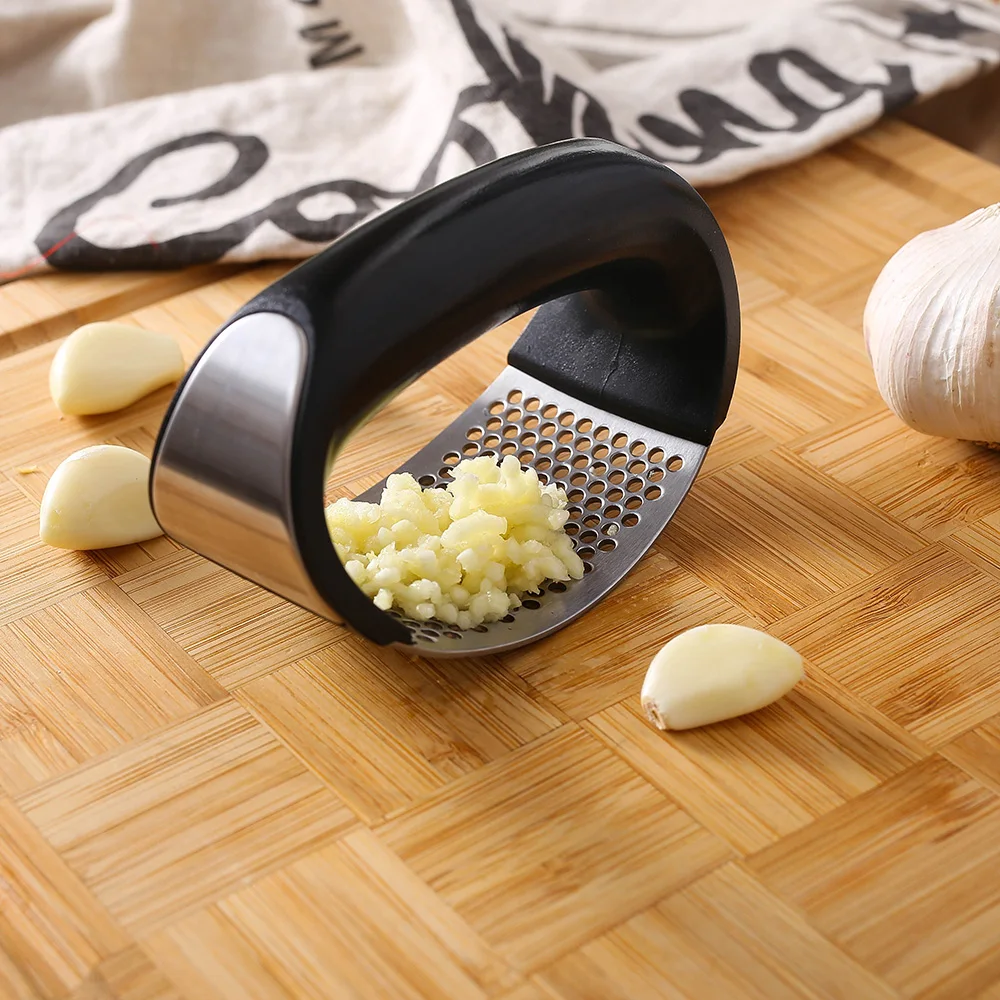 

Kitchen Gadgets 2021 Accessories Ps Plastic Arc Shaped Stainless Steel Mincing Garlic Ginger Press