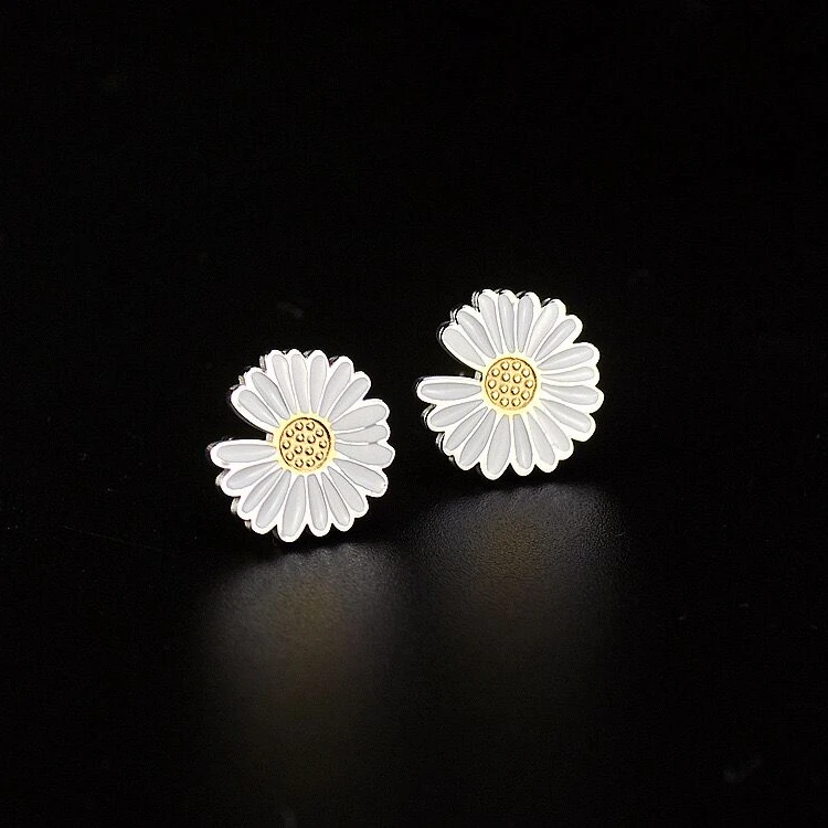 

New fashion design Titanium steel small daisy flower earrings stud