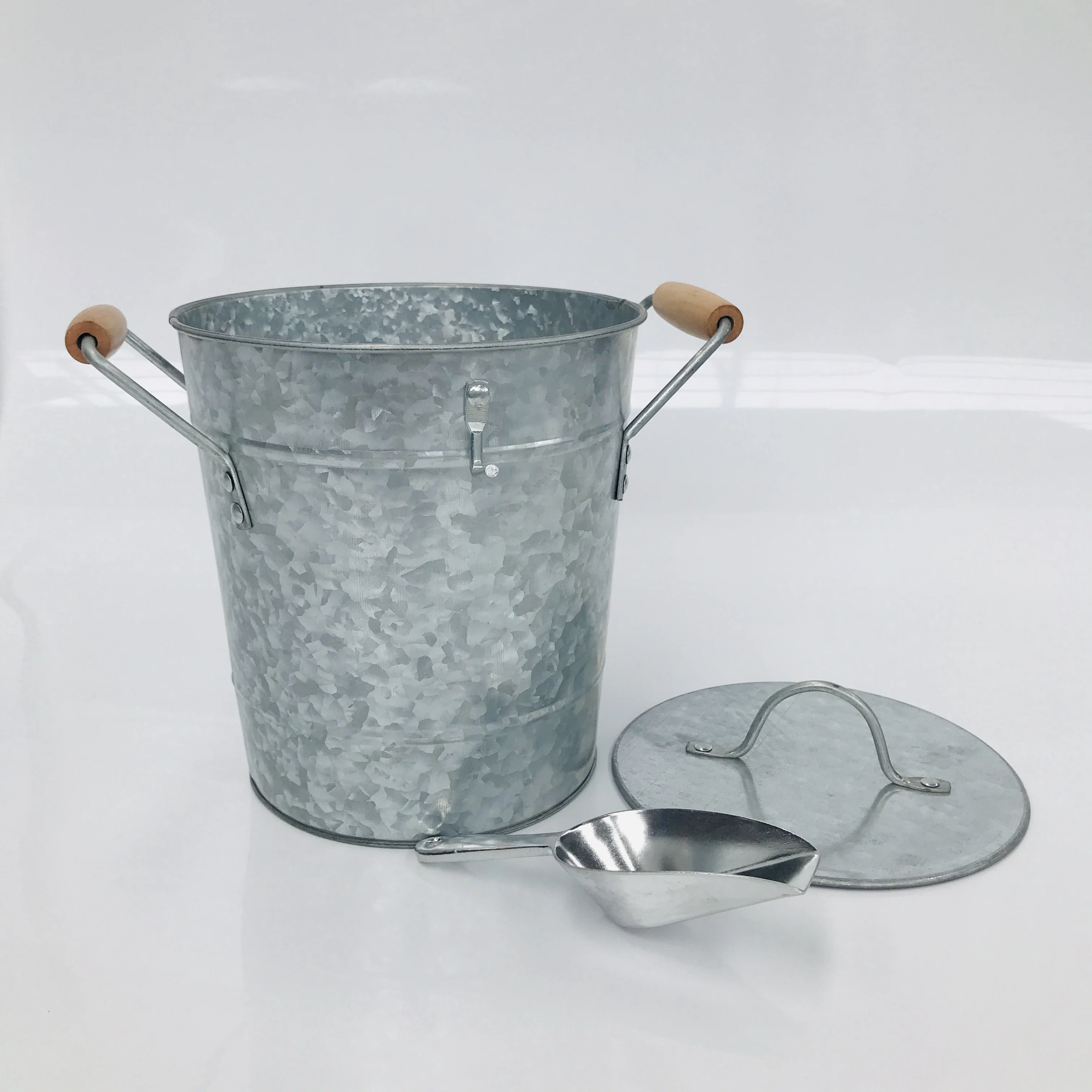 Wholesale Galvanized Beer Ice Bucket With Lid And Scoop For Party Buy