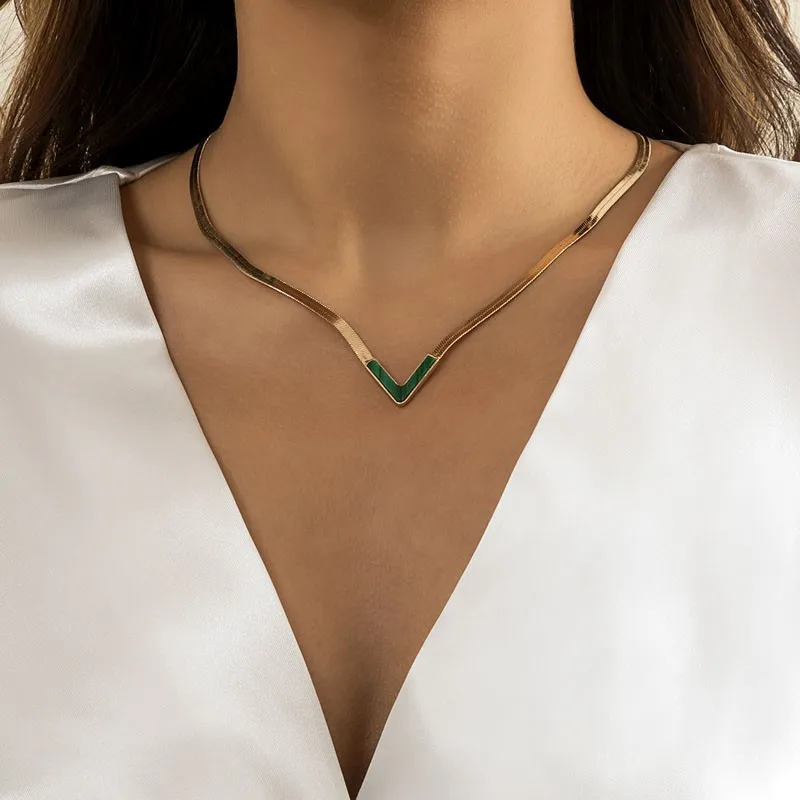 

18K Gold Plated Stainless Steel Flat Snake Chain Necklace Black Green Malachite Shell V Shaped Necklace YF3087