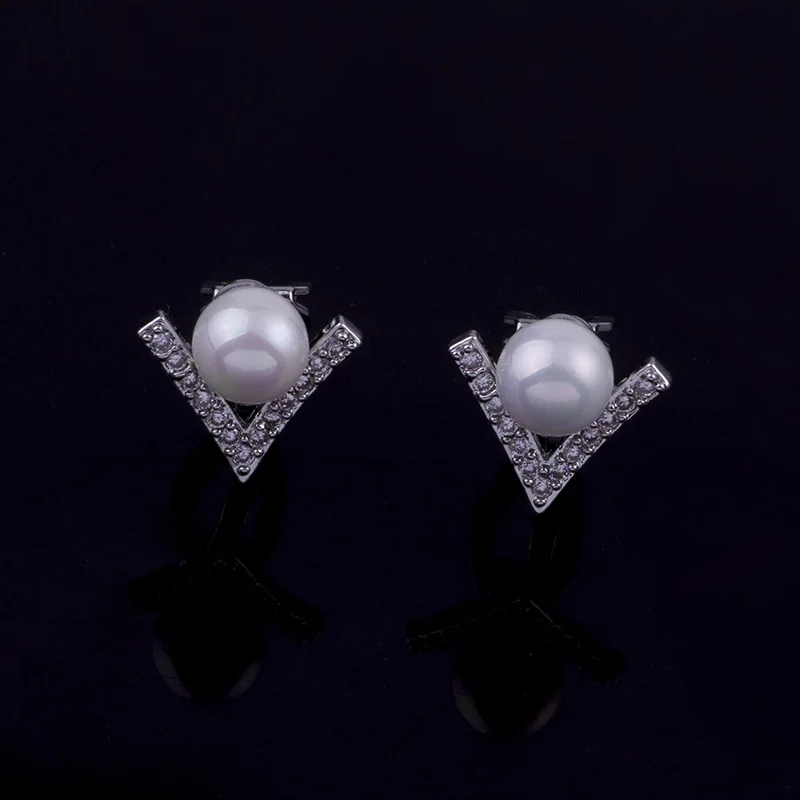 

2021 latest pierced S925 silver needle V-shaped shell high quality pearl earrings for girls, As pictures
