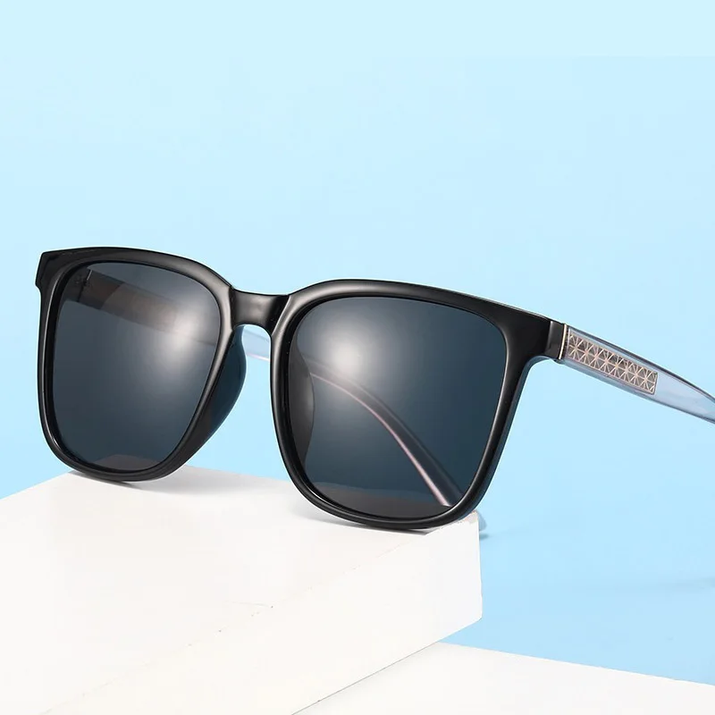 

HBK New Arrival 2022 Fashion Sunglasses Women Vintage Metal Mirror Classic Vintage Sun Glasses Female Oculos De Sol Feminino