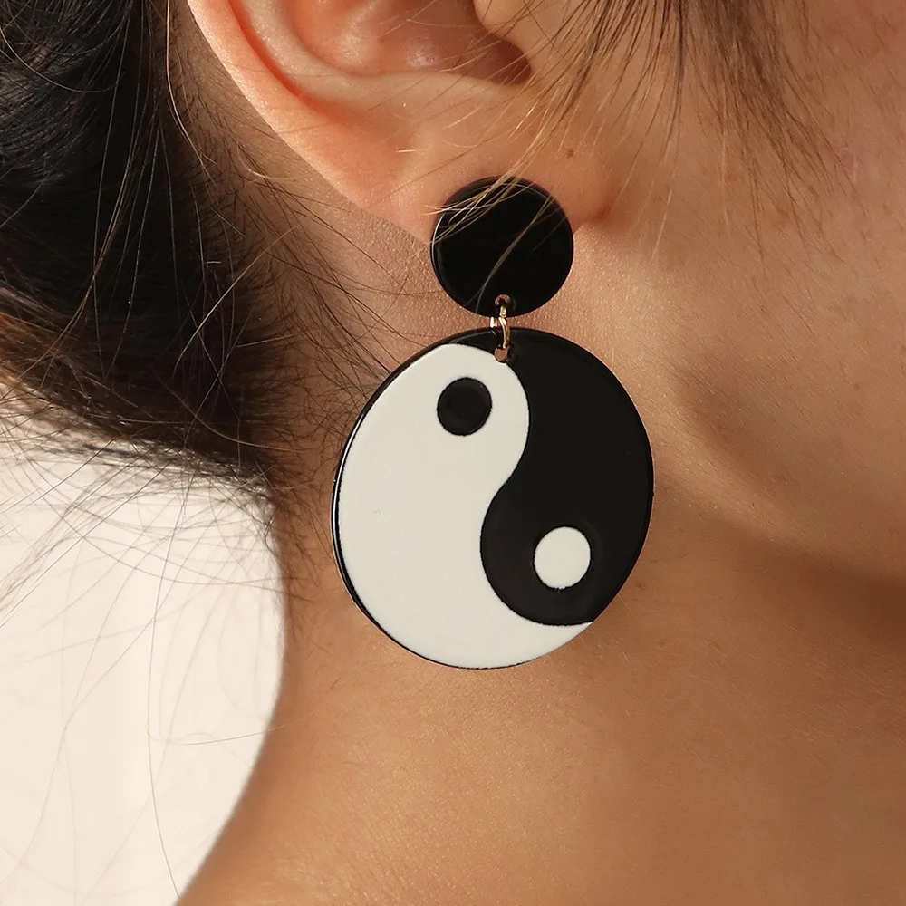 

2022 Oyuncak Large Hot Selling Exaggerated Tai Chi Gossip Earrings Female Wholesale Designer Inspired Earrings
