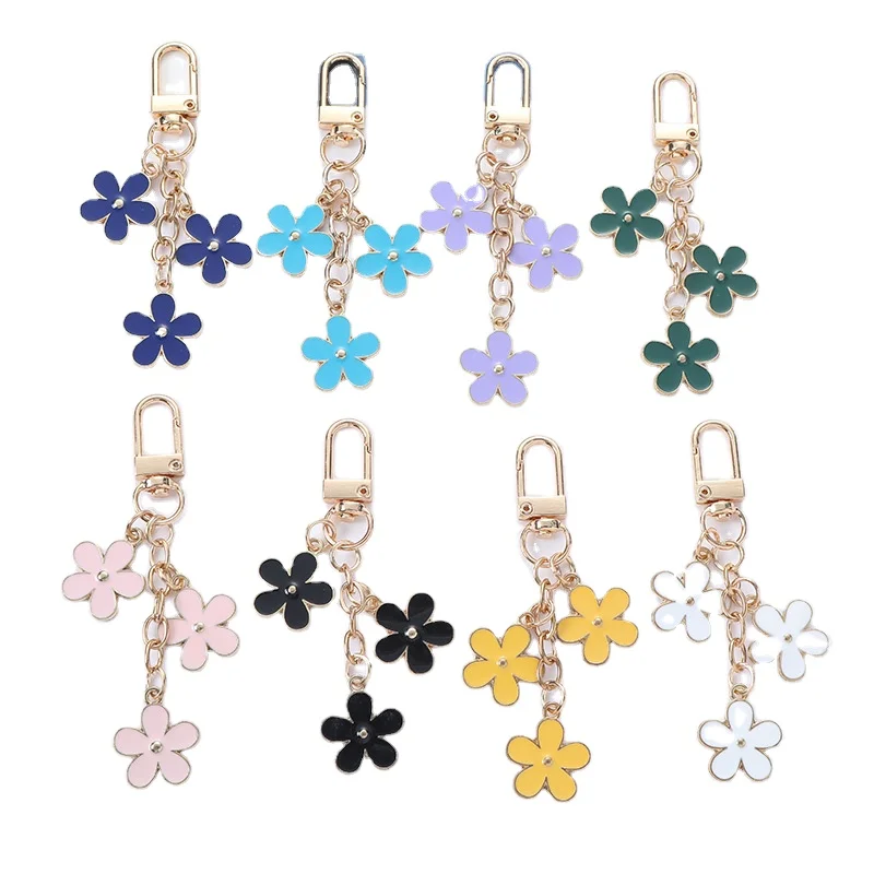 

Good Price Custom Fashion Flower Pendant Metal Enamel Daisy Cute Flower Handbag Key Chains