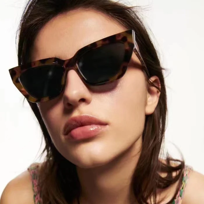 

Promotional Cheap Fashion Bulk Women Small Cat Eye Frames Sun Shades Glasses Sunglasses