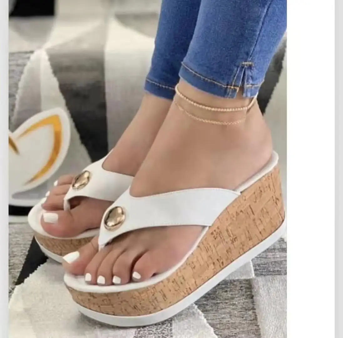 

TX Hot selling new solid color casual sloping heel and frost material flip flops for women, Color matching or can be customized according to requirements