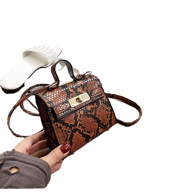 

Retro snake pattern platinum European and American fashion 2020 spring and summer new shoulder handbag, 4 colors