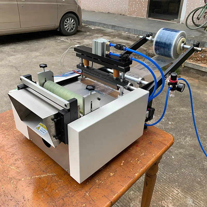 
Specializing in the production of heat-sealed cold-cut packaging plastic bag automatic bag making machine PE/pvc film bag cuttin 