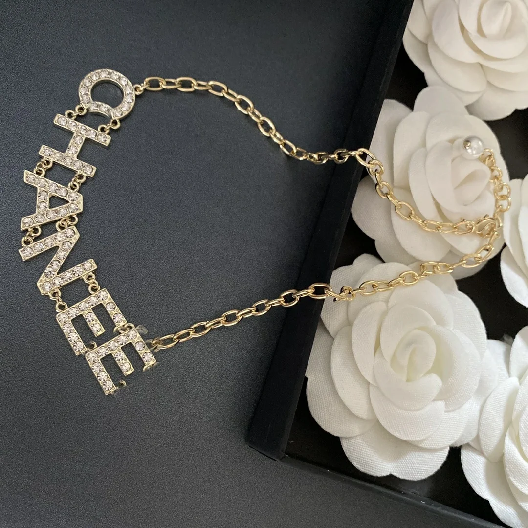 

2021 New European and American new fashion designer jewelry rhinestone necklace letter CH brass necklace for women, Picture shows