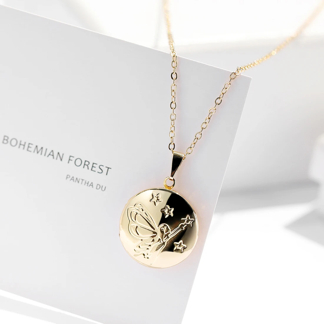 

New Custom Fashion and Elegant Round Pendant Memory Photo Box Floating Locket Necklace For Women