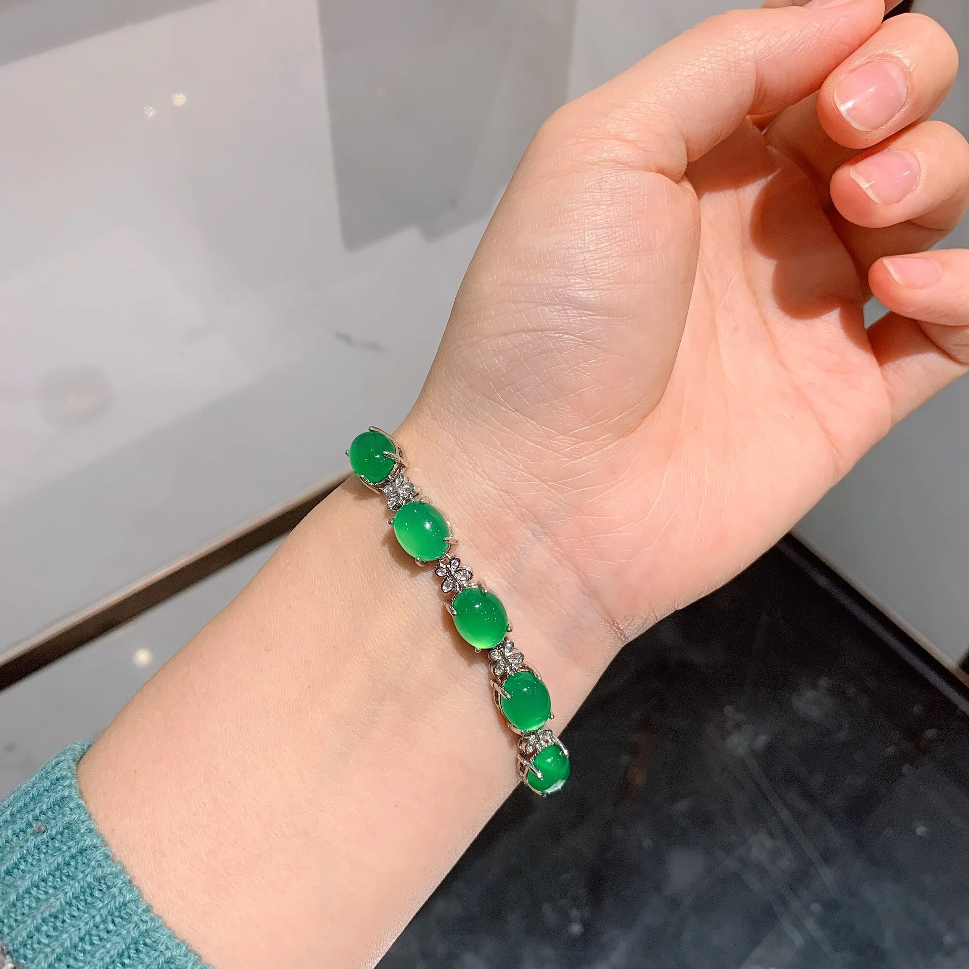 

New Fashion Jewelry Classic Green Jadeite Bracelets Bracciale Chalcedony Luxury Butterfly Inlaid Green Jade Bracelet Pulsera