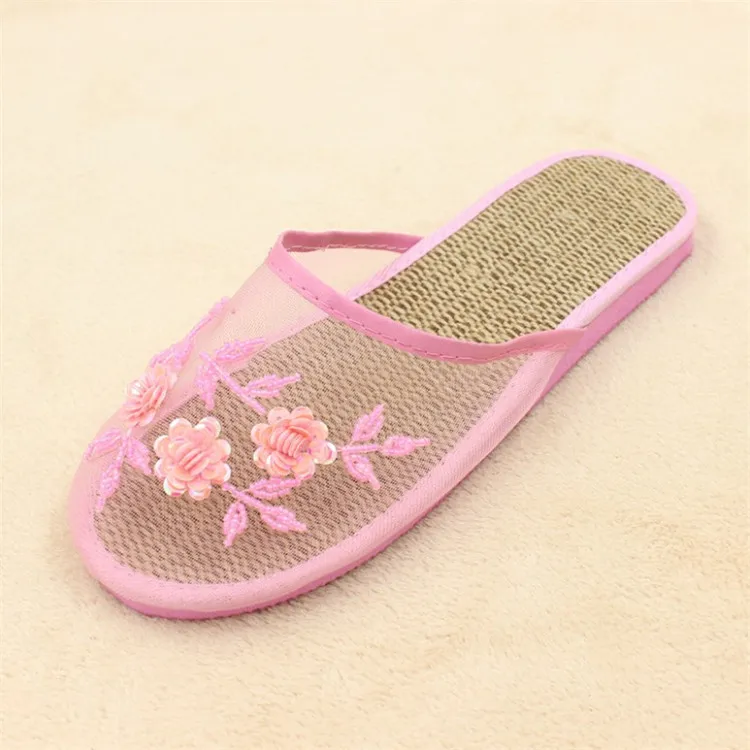 

Wholesale price lightweight custom anti-slip flower beads mesh shoes pink chinese slipper