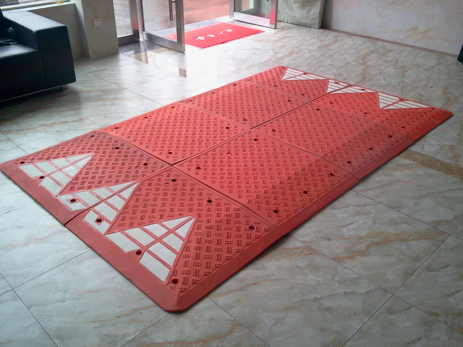 SC-SH29  6pcs into 1set Red  Ruber Speed Bump Cushion  for  Plastic speed Bump  with good quality Roadway saftey