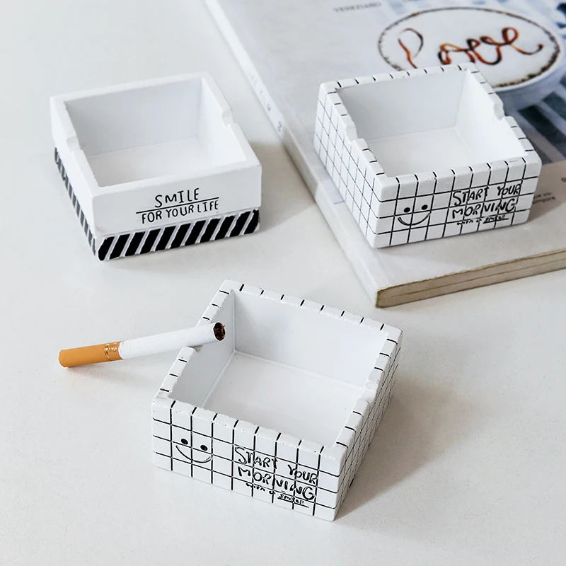 

2021 new style European style personality trend ashtray family hotel desktop cigar ashtray resin crafts, Black white