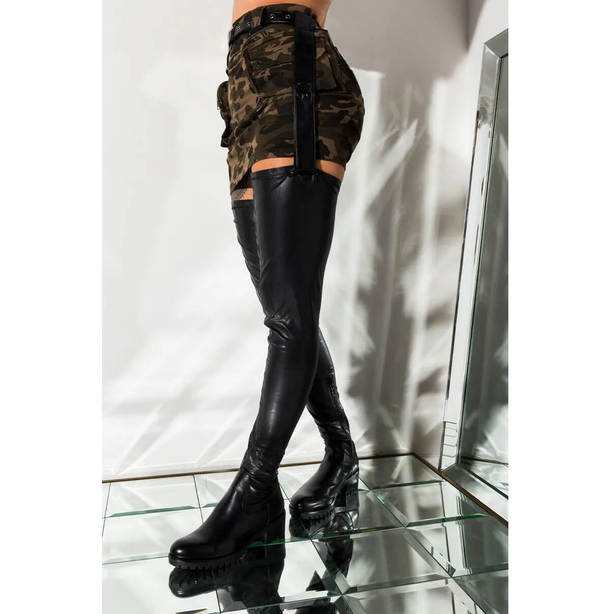 

Custom Logo Detachable Belt Thigh High Flat Boot Over The Knees Thigh High Boots Belt Strap Long Knee Flat Boots