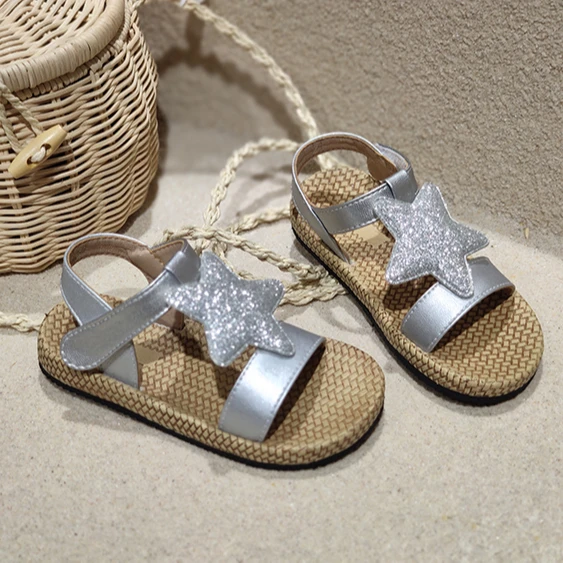 

Loose casual middle child princess beach shoes