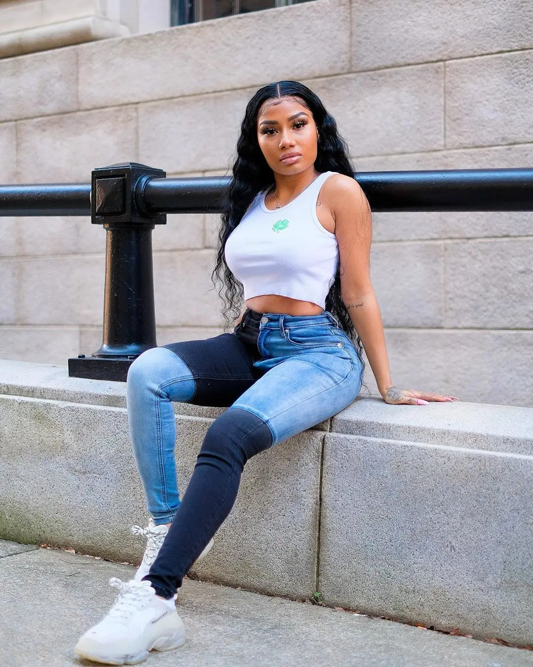 
2020 Wholesale Price Blue Destroyed Bermuda Jeans Denim Shorts For Women 