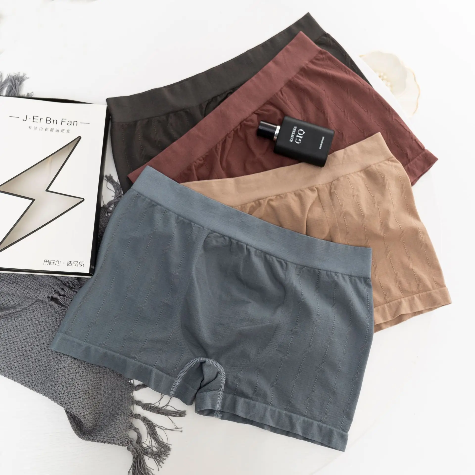 

Men's Seamless Boxer Shorts Men Underwear Silk Modal Boxer Men