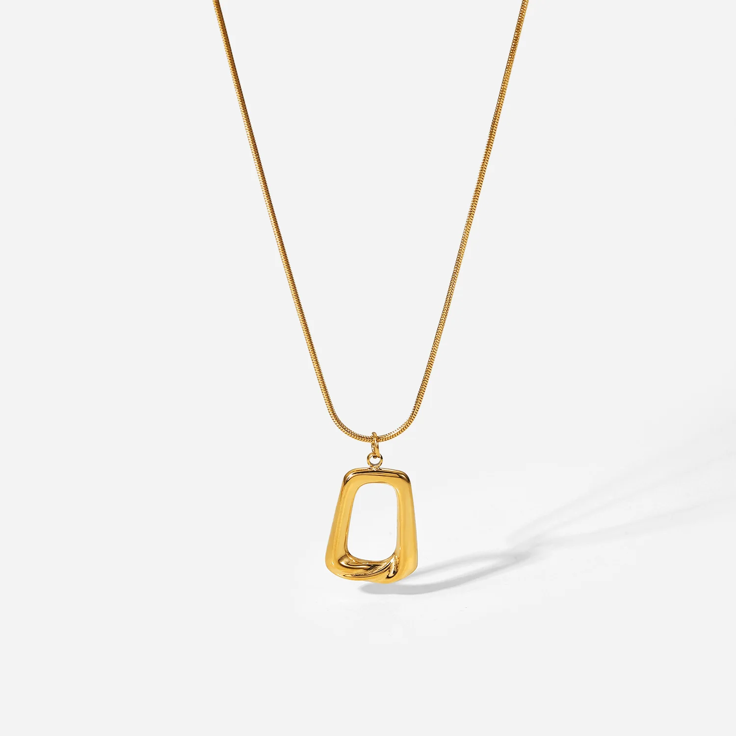 

Dropshipping Vintage Stainless Steel trapezoid Shape Necklace Women 18K Gold Plated Hollow Square Pendant Necklace for Girls