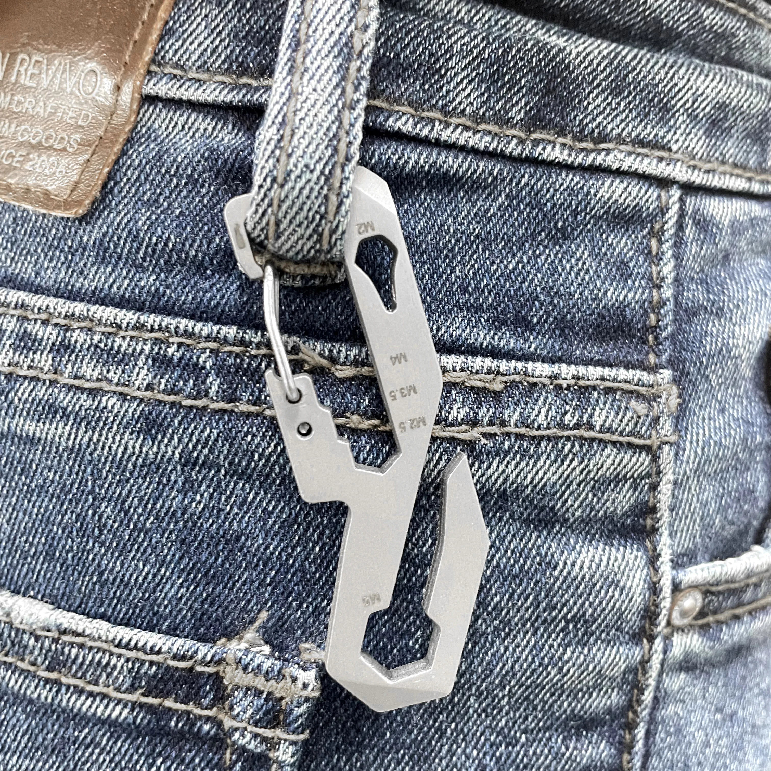

New Ides Pocket 10-in-1 EDC Multi Tool Key Keychain Multi-tool For Man, Silver