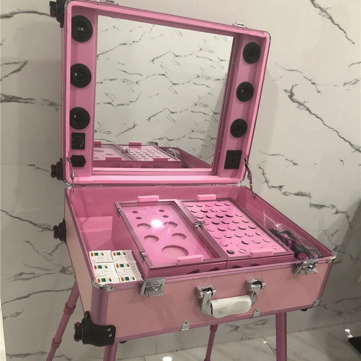 

Rundour 24inch makeup carry case with 6 bulbs
