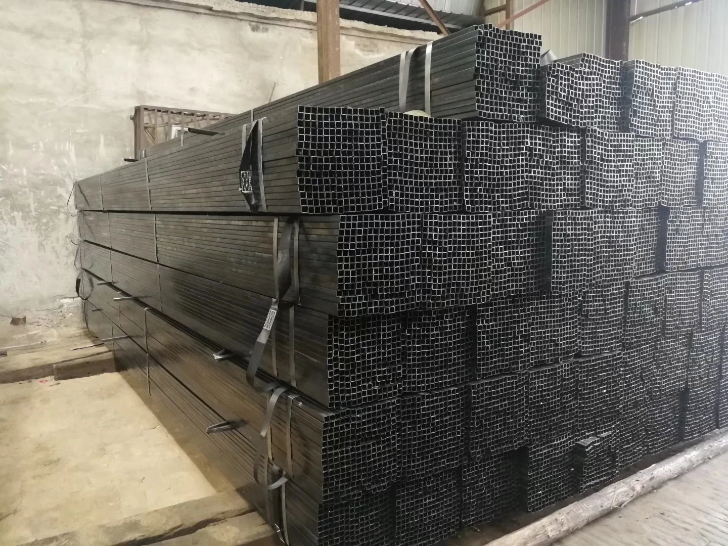 76x38mm Cold Rolled Welded Square and Rectangular steel tube for structure and furniture making supplier