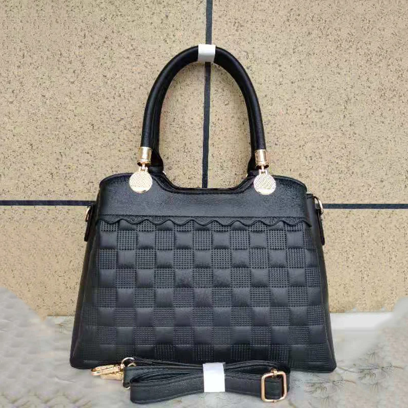 

DL204 23 New European and American large bags fashion ladies handbags shoulder bags high quality leather handbags for women, Black....