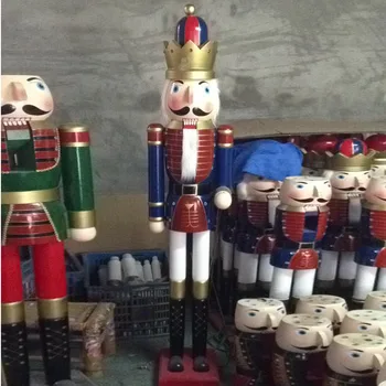 outdoor nutcracker figures