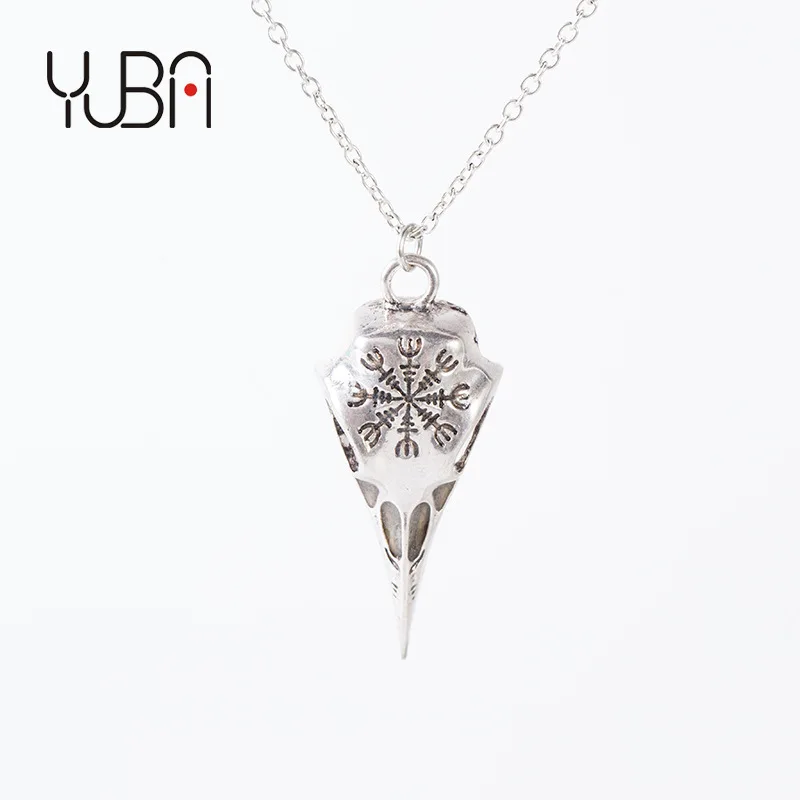 

New style European and American men and women retro pendant Viking crow scull eagle beak luminous necklace accessories