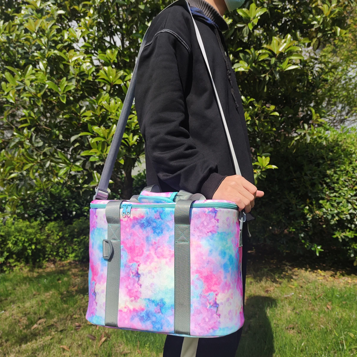 

Tie Dye Large Picnic Cooler Bag Adjustable Shoulder Strap Insulated Lunch Bag Personalized Travel Cooler for Men and Women