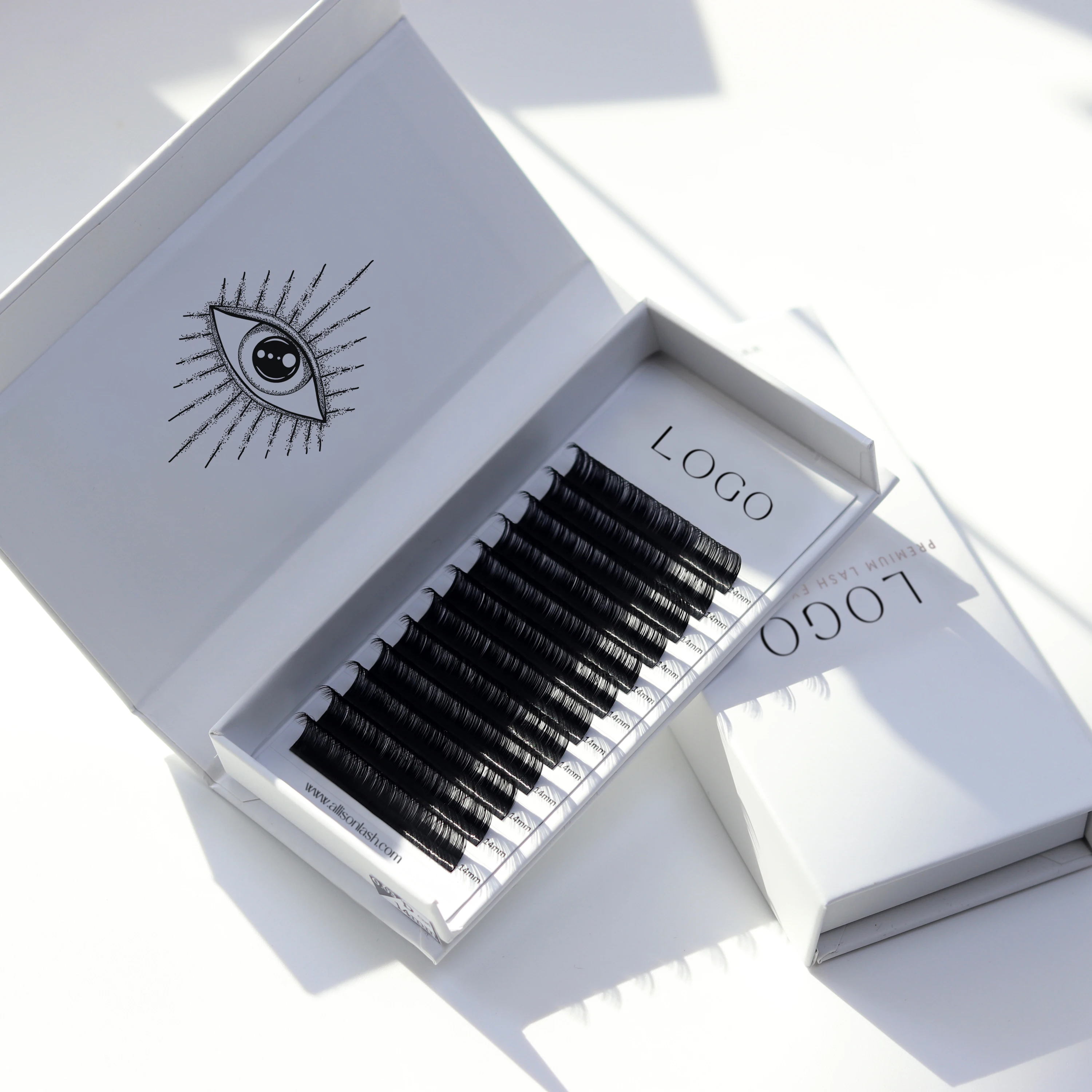 Wholesale New Dark Lash Tray Easy Fan Mega Volume Lash Extensions Private Label Eyelash Extensions