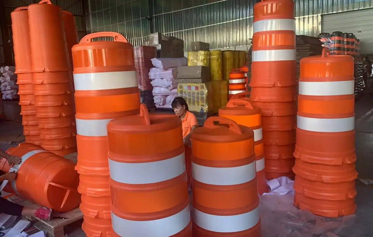 South American Reflective Pe Traffic Barrels Road Crash Safety Traffic