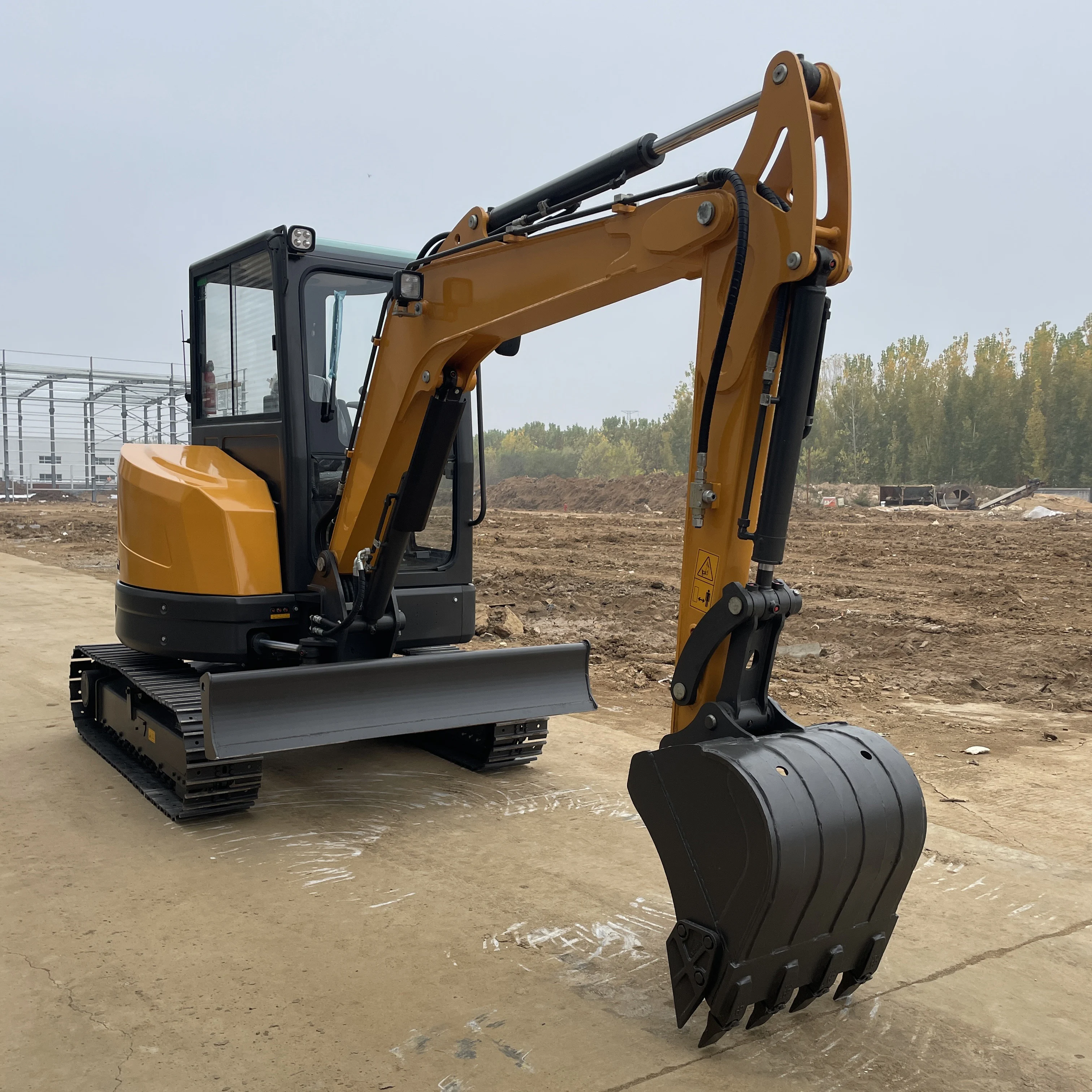 

China YUFAN 3.5 ton mini excavator small digger koparka with close cab bucket Attachments for sale