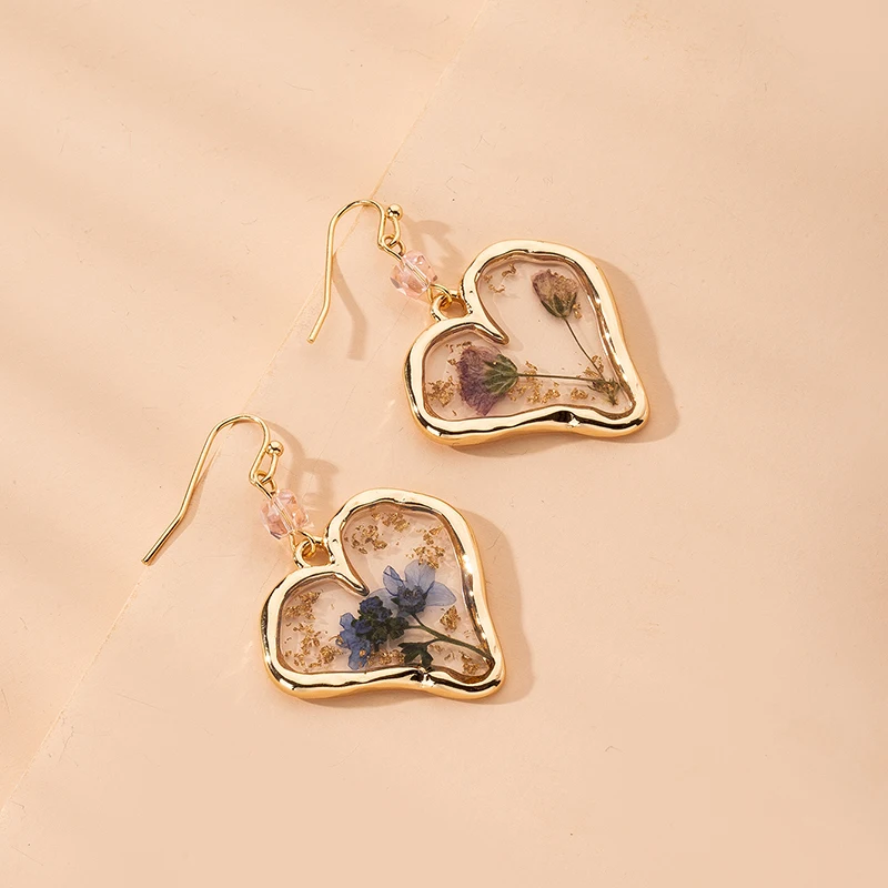 

Handmade Dried Flower Resin Heart Drop Earrings for Women Transparent Acrylic Golden Metal Geometric drop earrings