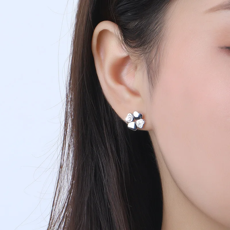 

Wholesale Women Fashion Earrings New 925 Silver Earrings Clover Shape Silver Earrings