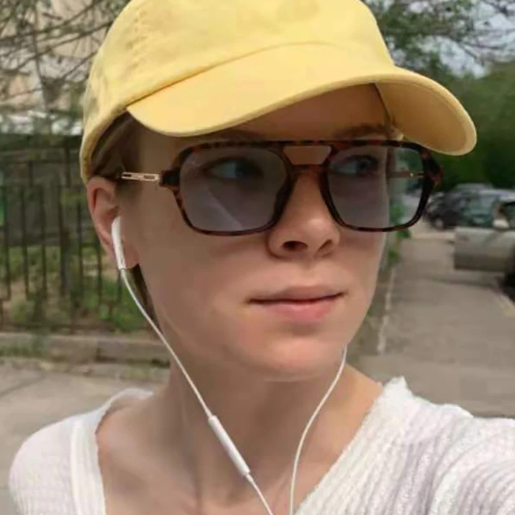 

Wholesale custom logo fashion small frame square metal sunglasses for women men Gradient Color Glasses polycarbonate shades lens, As for the pictures shows