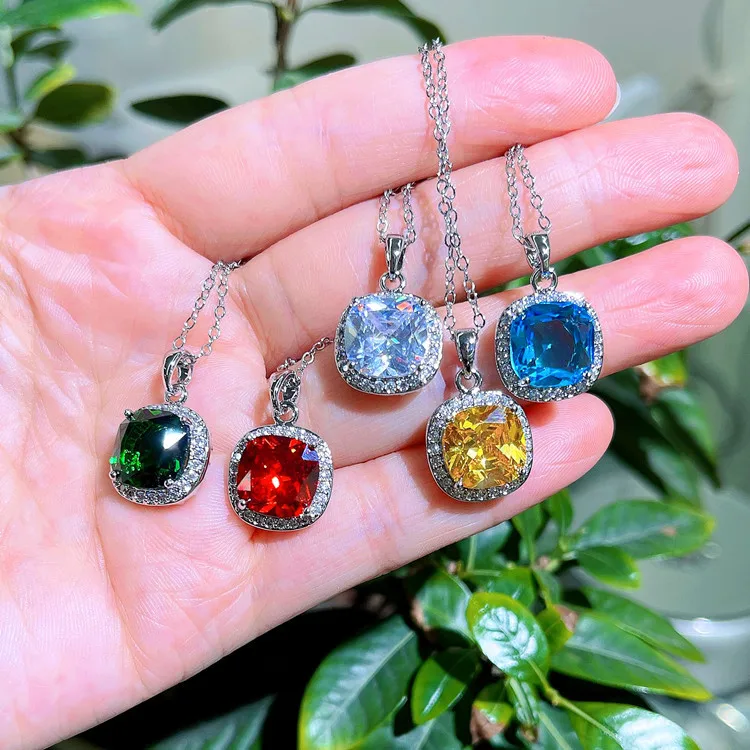 

Hot Selling Jewelry Square Crystal Necklace Ladies Dainty Micro Pave Iced Out AAA Zircon Emerald Crystal Necklaces For Women